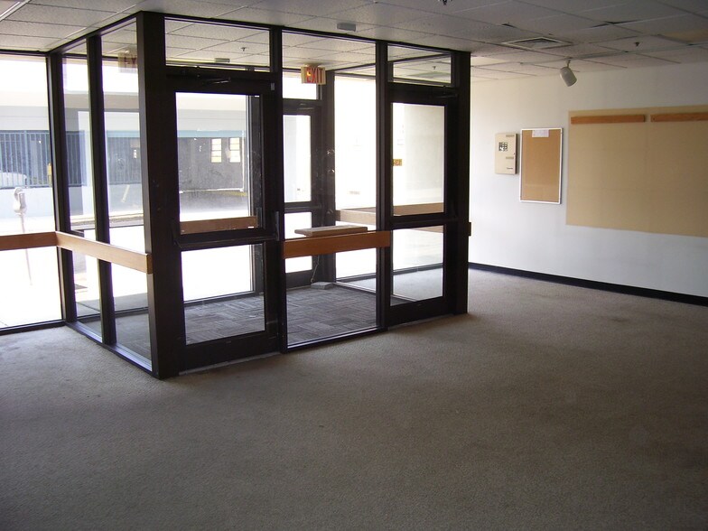 More Photos Of 13-21 N 10th St, Allentown Office For Sale