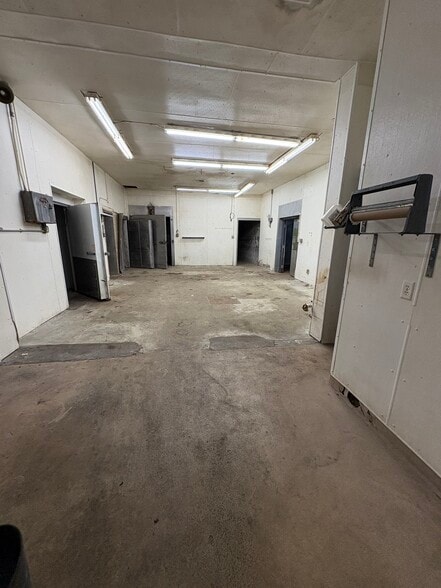 More Photos Of 810 Deal St, Highland Industrial For Sale