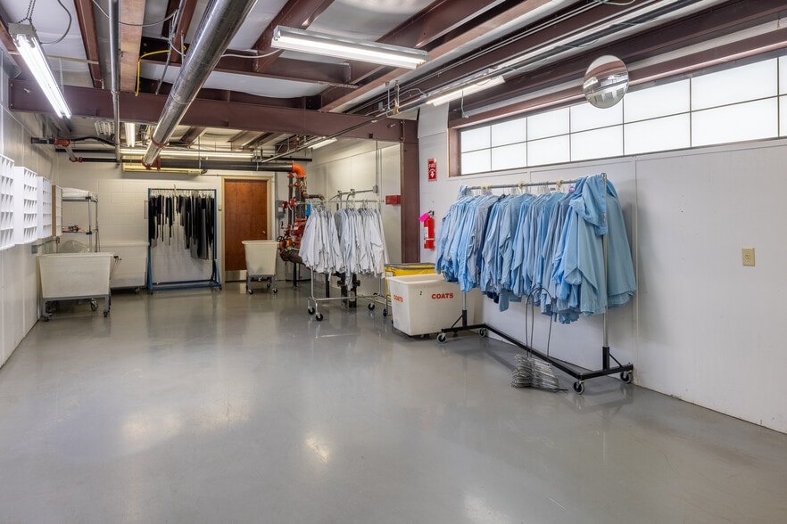 More Photos Of 172 Riverbend St, Waynesville Manufacturing For Lease