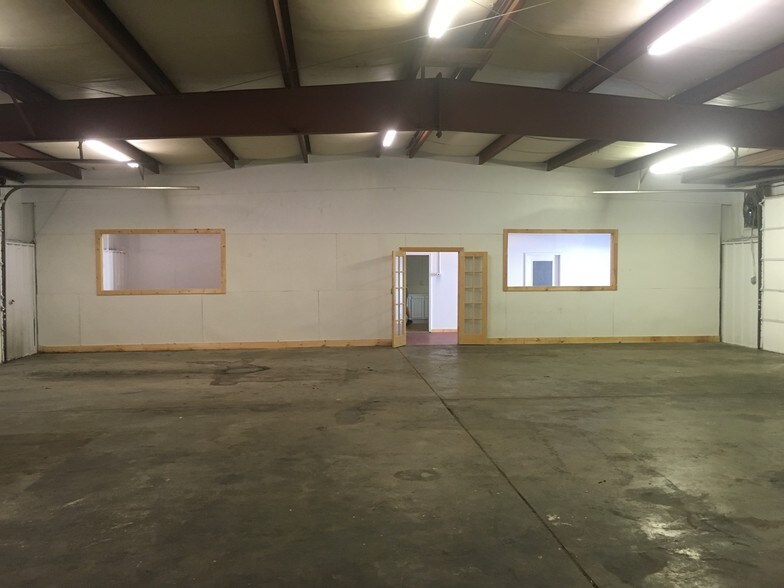 More Photos Of 5644 Shattalon Dr, Winston-Salem Warehouse For Lease