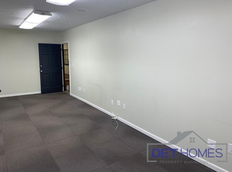 More Photos Of 17200 W 10 Mile Rd, Southfield Office For Lease