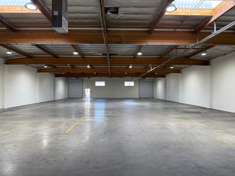 More Photos Of 8930 Quartz Ave, Northridge Warehouse For Lease