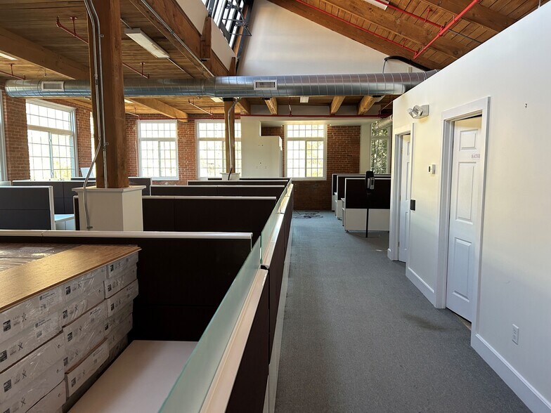 More Photos Of 10 Marine St, Thomaston Medical For Lease