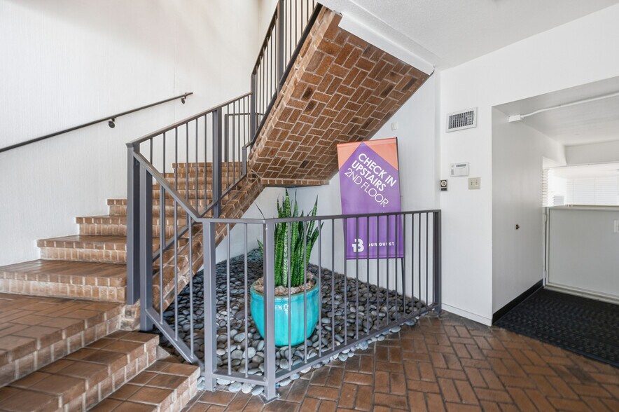 More Photos Of 1413 Rio Grande Ave, Fort Worth Office For Sale