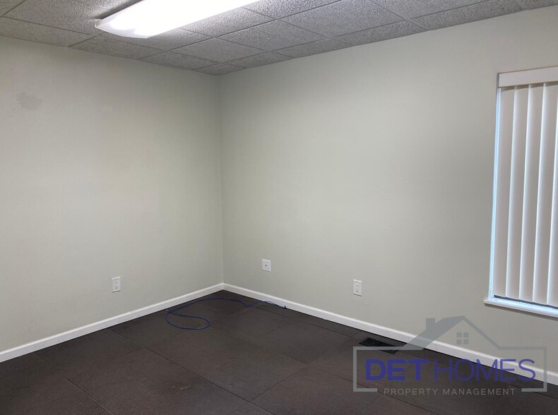 More Photos Of 17200 W 10 Mile Rd, Southfield Office For Lease