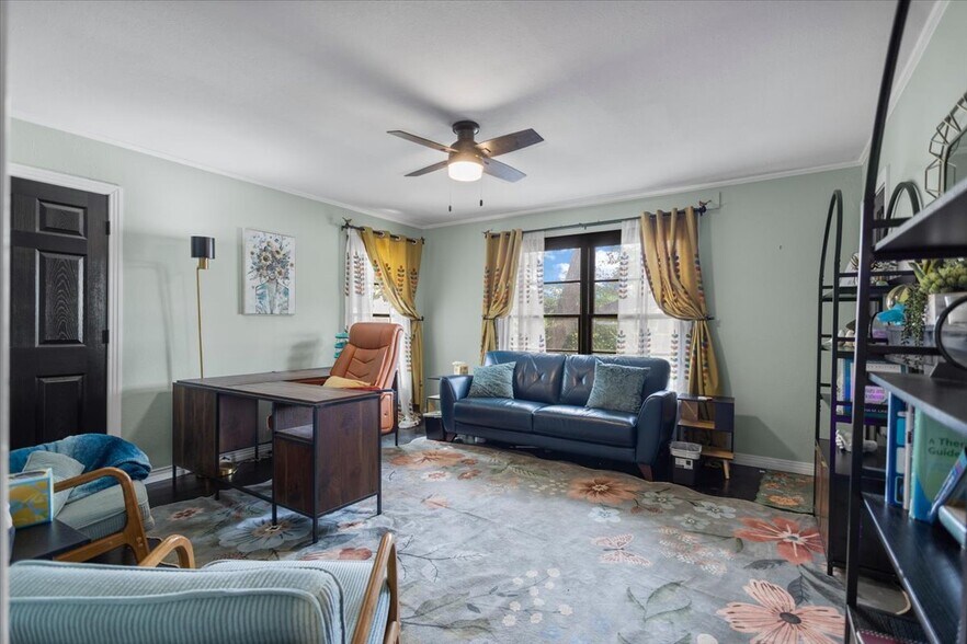 More Photos Of 501 N Main St, Lindale Office For Sale