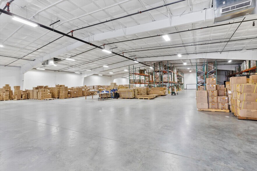 More Photos Of 820 S Central Expy, Anna Warehouse For Sale