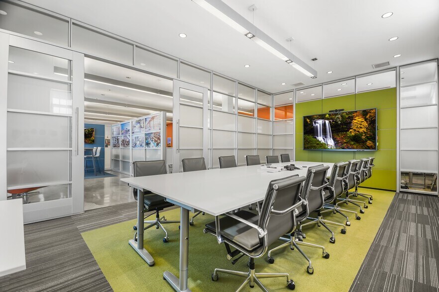 More Photos Of 1320 E Houston St, San Antonio Storefront Retail Office For Lease
