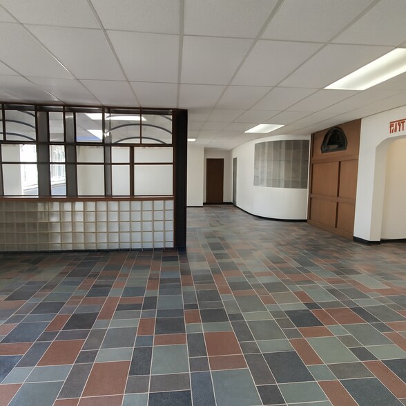 More Photos Of 1704 NW 6th St, Oklahoma City Warehouse For Lease