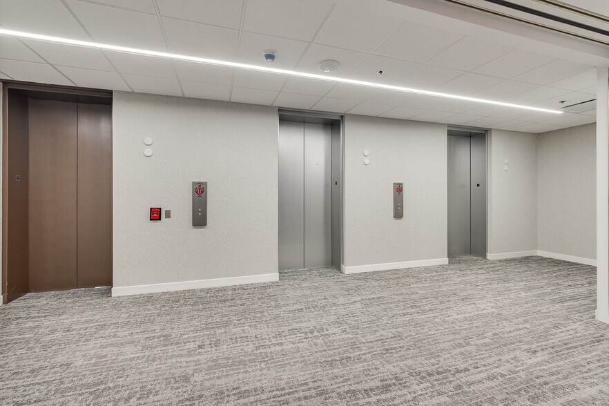 More Photos Of 2000 E Lamar Blvd, Arlington Office For Lease