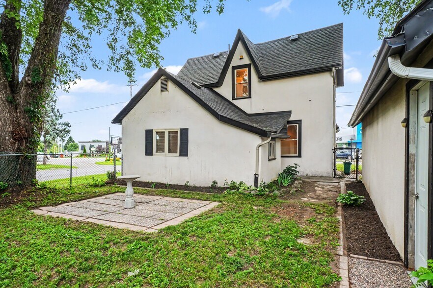More Photos Of 616 Rideau St, Kemptville Office For Sale