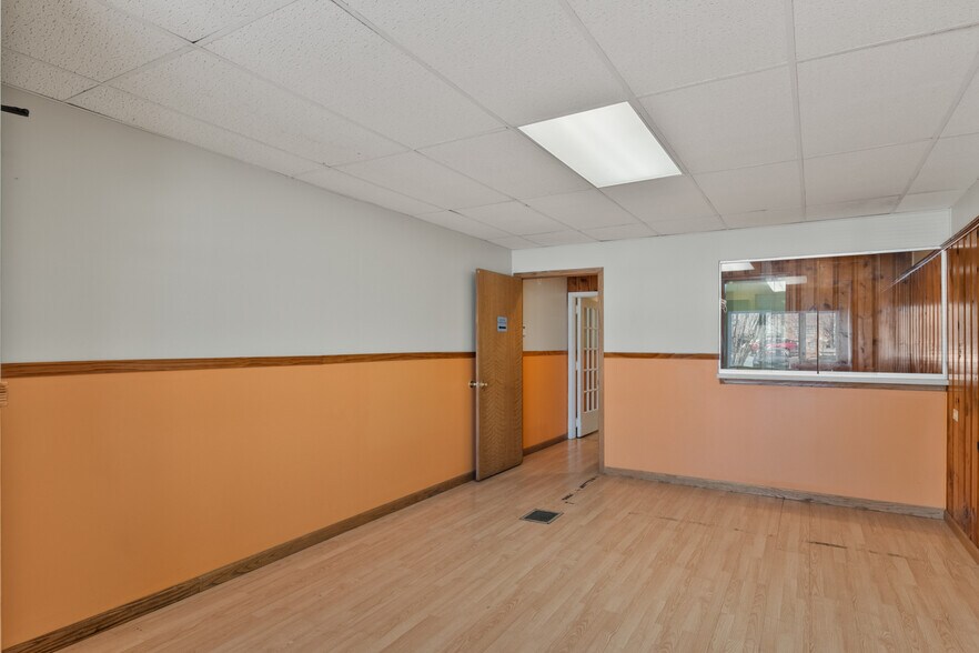 More Photos Of 2319 Vinton St, Omaha Office Residential For Sale