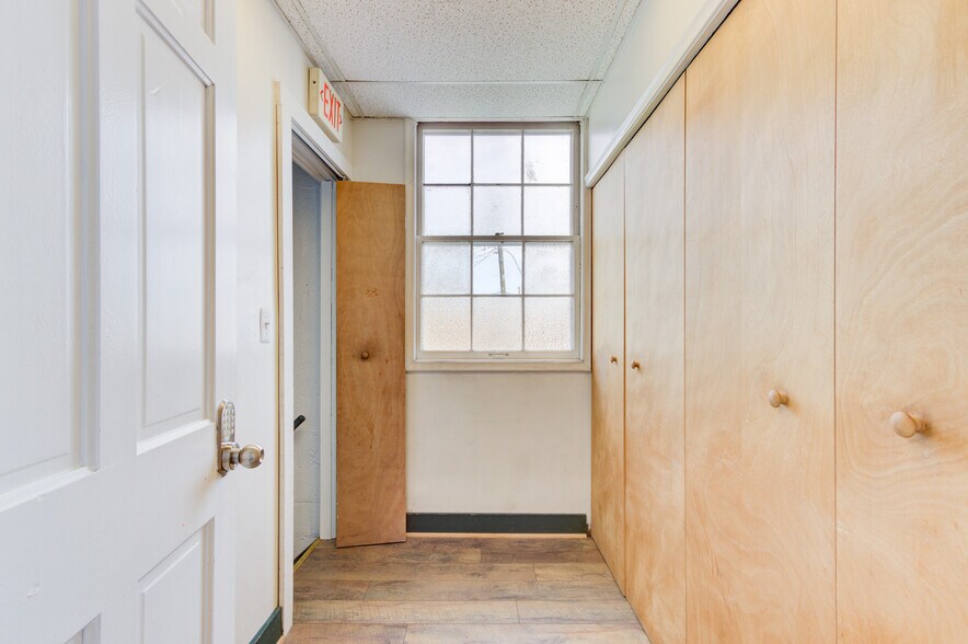 More Photos Of 2520 Rochester Rd, Royal Oak Office For Lease