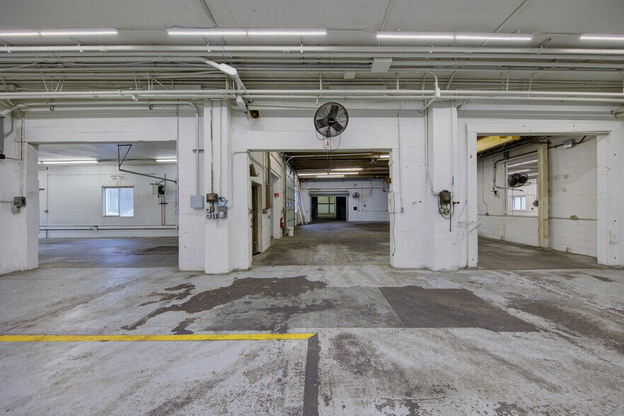 More Photos Of 180 Ushers Rd, Round Lake Warehouse For Sale