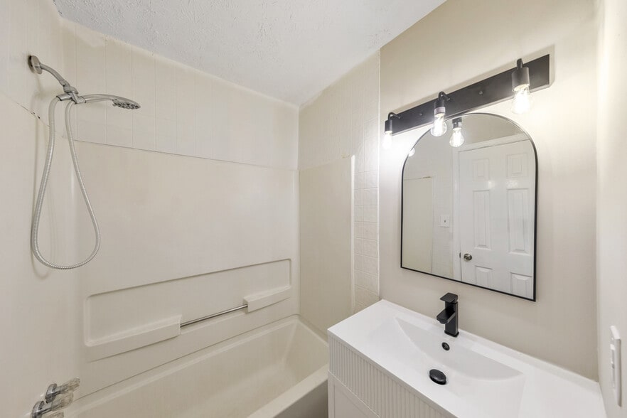 More Photos Of 2611 Golfview Ter SE, Conyers Multifamily For Sale