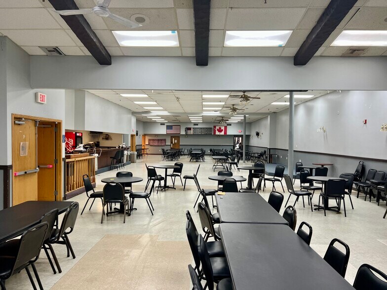 More Photos Of 1009 Central Ave NW, East Grand Forks General Retail For Sale