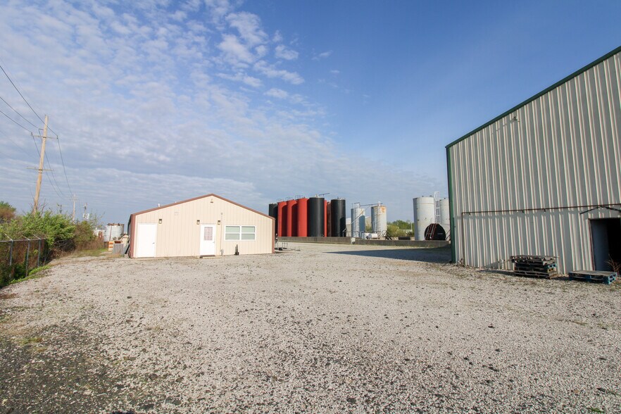 More Photos Of 7350 IL-111, South Roxana Specialty For Sale
