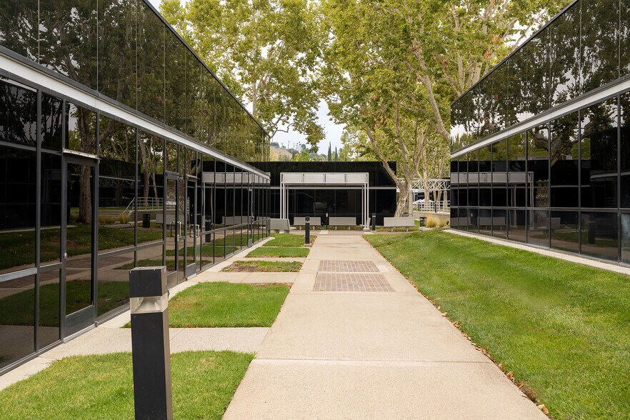 More Photos Of 20970 Warner Center Ln, Woodland Hills Medical For Sale