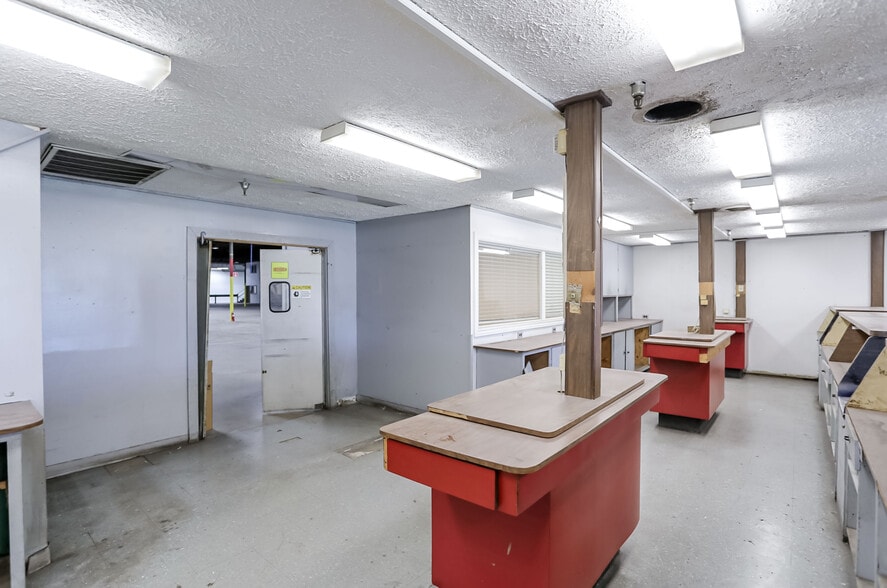 More Photos Of 2334 Production Dr, Indianapolis Warehouse For Lease