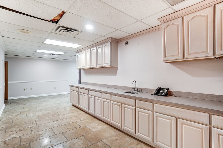 More Photos Of 47 E Wilson Bridge Rd, Columbus Office For Lease