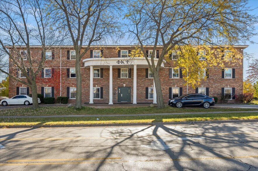 More Photos Of 1020 W Hillcrest Dr, Dekalb Sorority Fraternity House For Sale