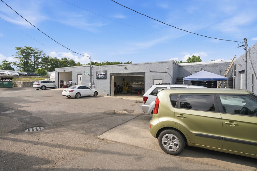 More Photos Of 1850 E Jericho Tpke, Huntington Auto Repair For Sale