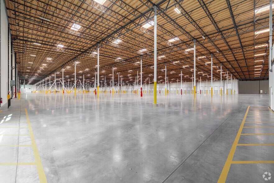 More Photos Of 2401 E Wardlow Rd, Long Beach Warehouse For Lease