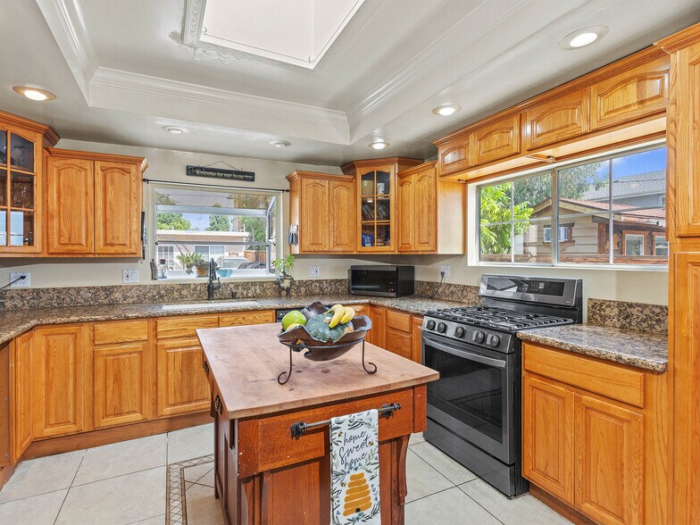 More Photos Of 331 Allen Ave, Glendale Multifamily For Sale