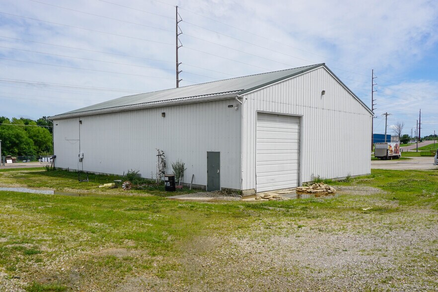 More Photos Of 11227 Twitty Dr, Rolla Industrial For Sale