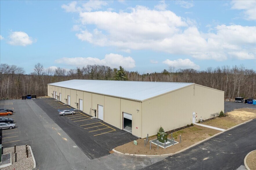 More Photos Of 25 Wood Road, Round Lake Distribution For Lease