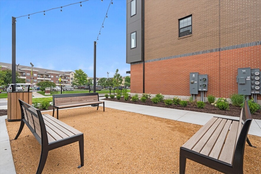 More Photos Of 2914-2924 Buchanan St, Kansas City Unknown For Lease