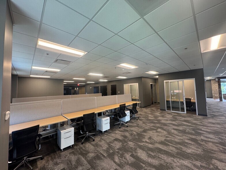 More Photos Of 6751 Parker Farm Dr, Wilmington Office For Lease