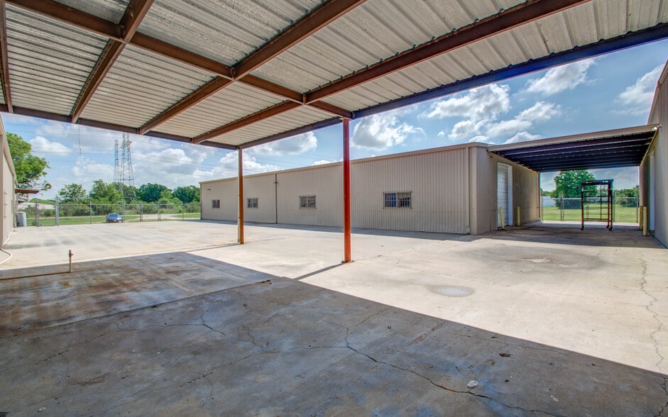 More Photos Of 7002 Bissell Rd, Manvel Manufacturing For Lease