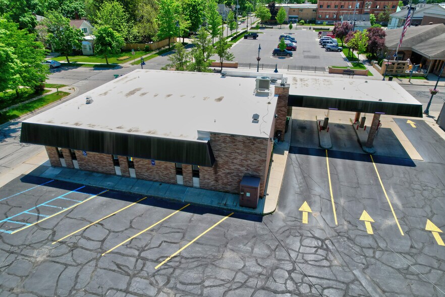 More Photos Of 319 E Broadway St, Mount Pleasant Bank For Sale