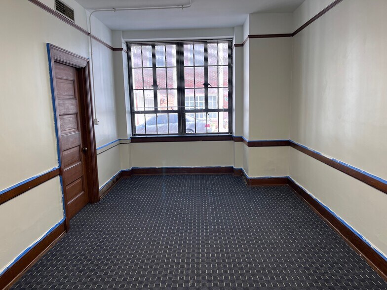 More Photos Of 207 Stanley Reed Ct, Maysville Office For Lease
