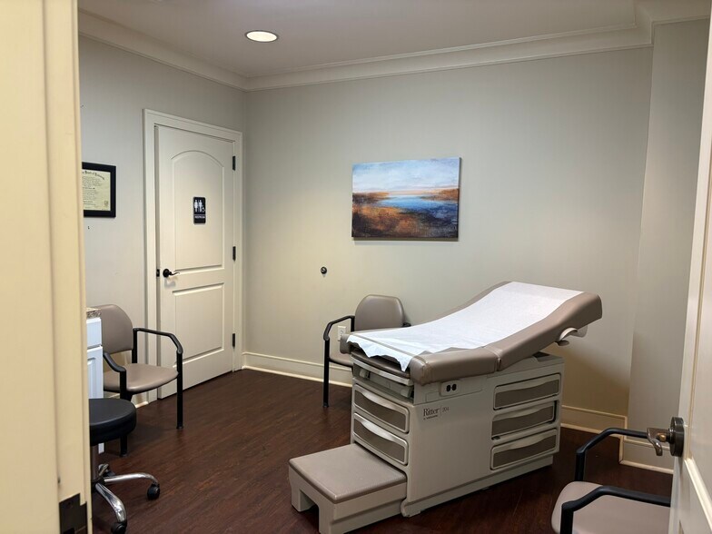 More Photos Of 215 Sheraton Blvd, Macon-Bibb Medical For Sale