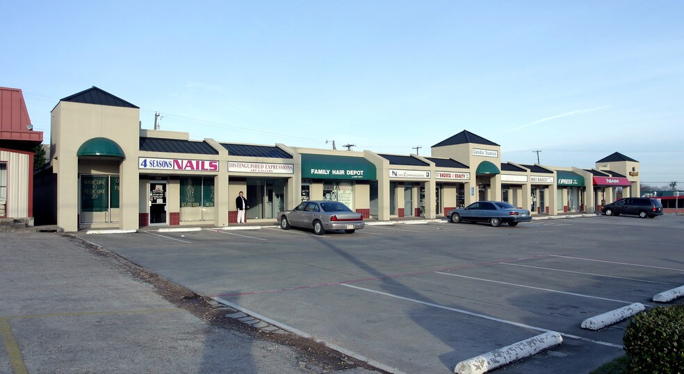 More Photos Of 235-249 N Hampton Rd, DeSoto General Retail For Lease