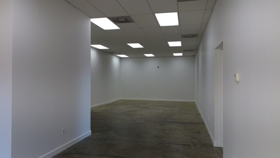More Photos Of 2117 Broadway St, Blue Island General Retail For Lease