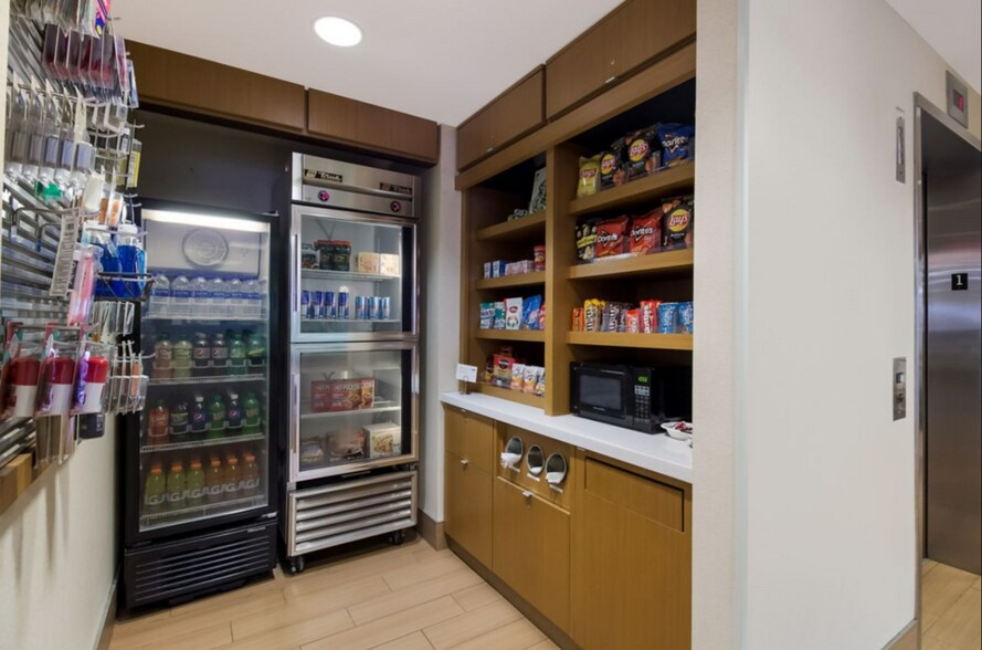 More Photos Of 16 Trinity Point Dr, Washington Hotel For Sale