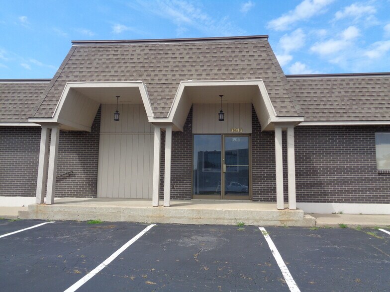 More Photos Of 3903-3913 S Lynn Ct, Independence Office For Sale