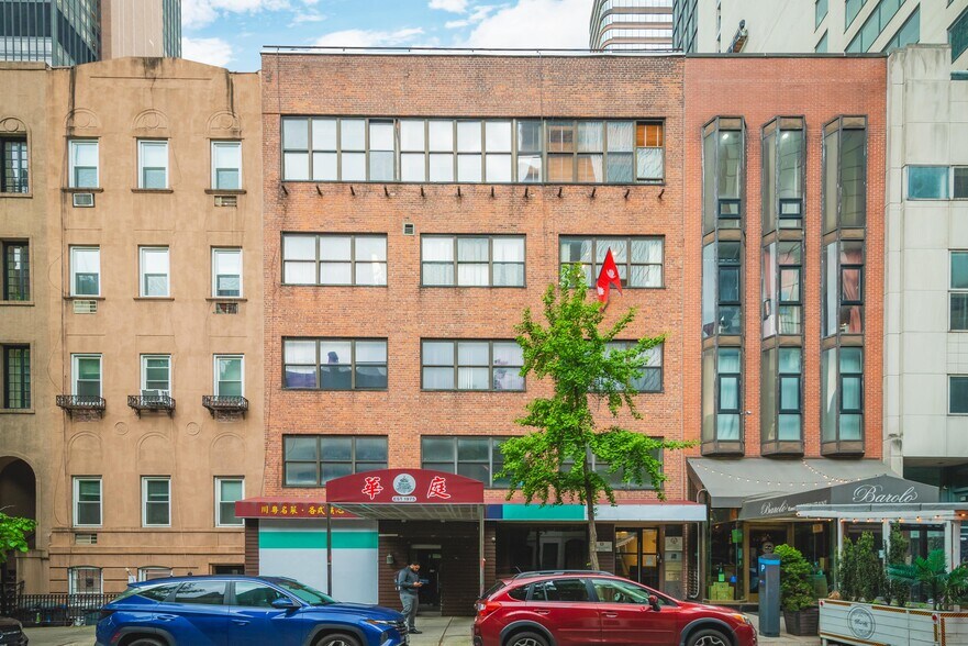 More Photos Of 216 E 49th St, New York Office For Lease