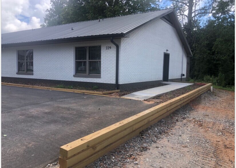 More Photos Of 229 Wilson St NW, Lenoir Multifamily For Sale