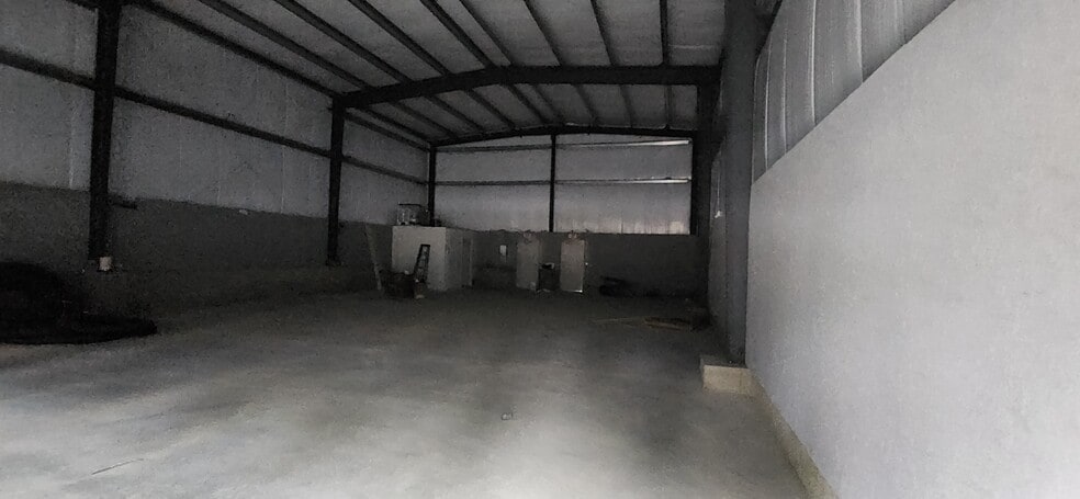 More Photos Of 41 Nooseneck Hill Rd, West Greenwich Warehouse For Lease