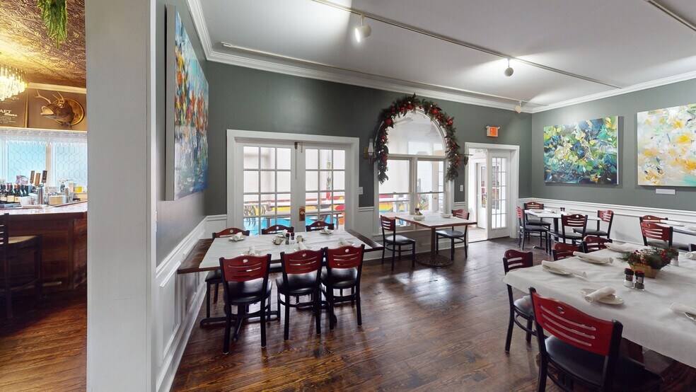 More Photos Of 925 10th St, Port Royal Restaurant For Sale