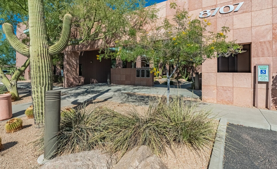 More Photos Of 8707 E Vista Bonita Dr, Scottsdale Office For Lease