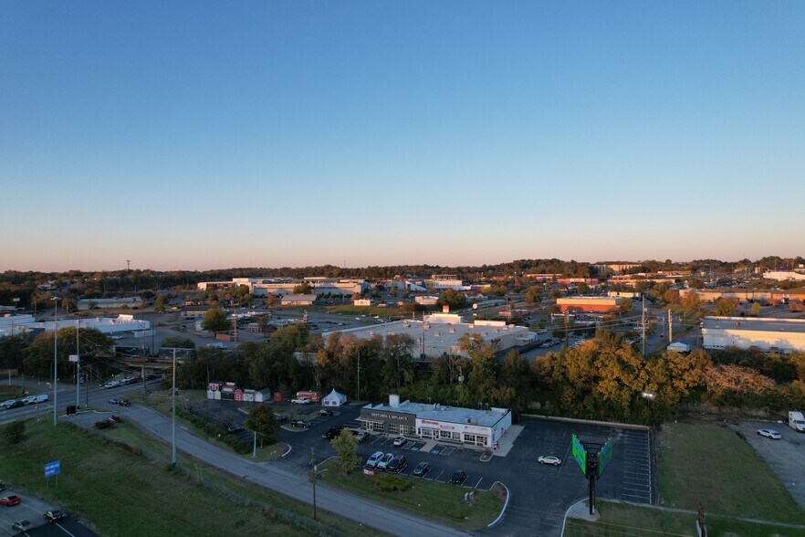 More Photos Of 504 Collins Park Dr, Antioch Freestanding For Sale