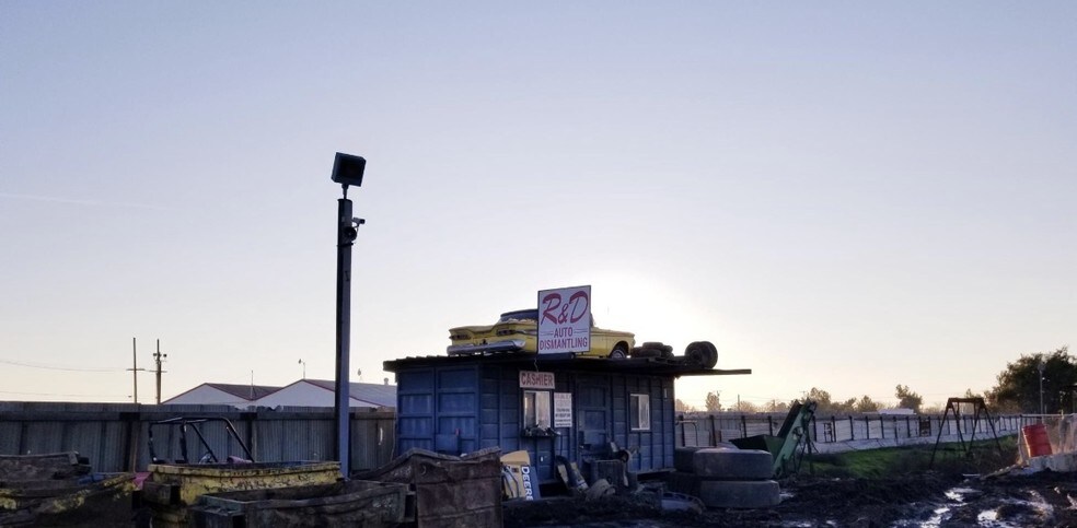 More Photos Of 3615 S K St, Tulare Recycling Center For Sale