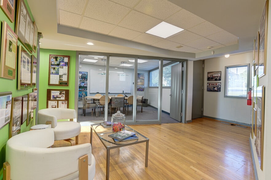 More Photos Of 6501 York Rd, Baltimore Office For Sale