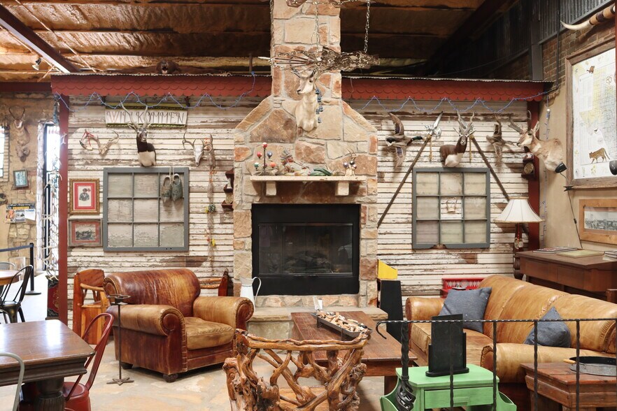 More Photos Of , Comanche General Retail For Sale