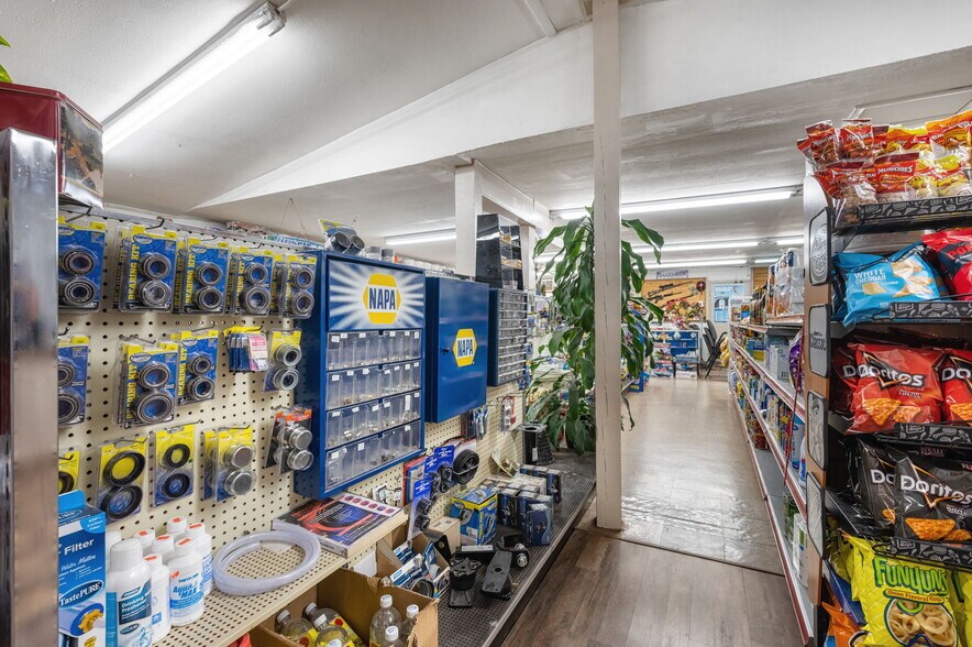 More Photos Of 10277 N 2130 Rd, Foss Convenience Store For Sale